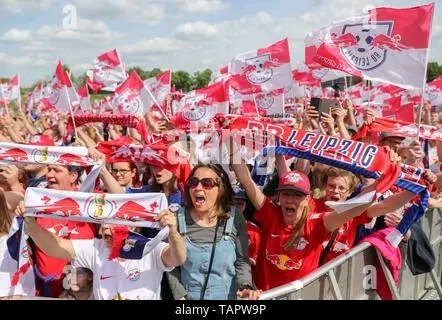Europa gratuliert RB Leipzig! Die UEFA hat die Fans der Roten Bullen zu den besten Anhängern Europas