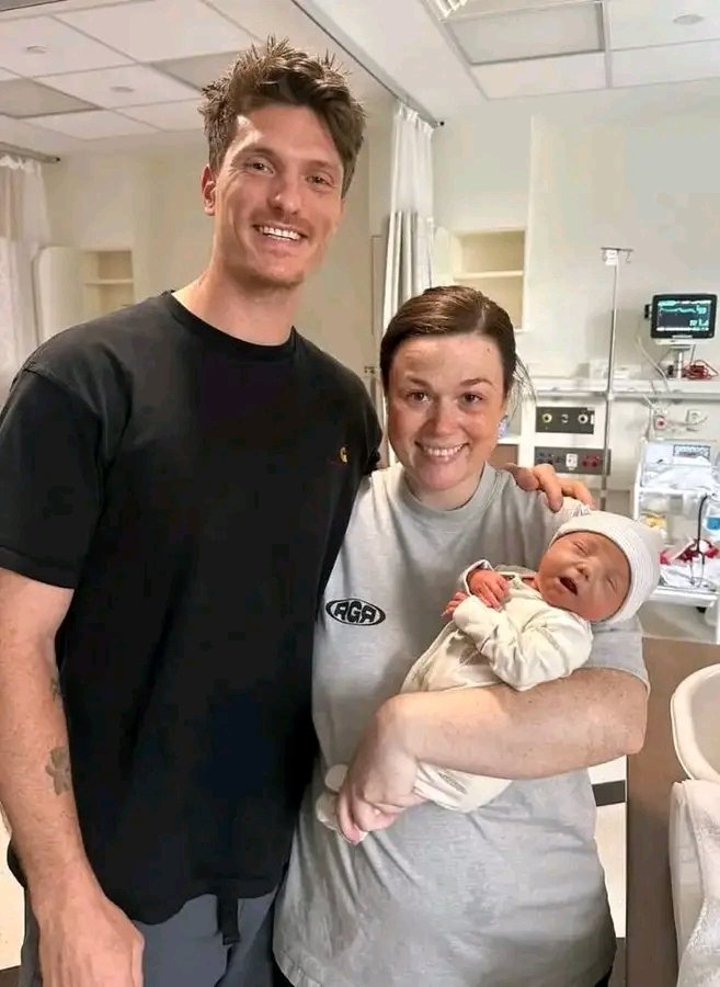 🖤🤍 FROM PREMIERSHIP HERO TO PROUD DAD! 💫 Collingwood’s fearless forward Brody Mihocek has welcomed his biggest victory yet — the birth of his adorable baby boy with partner Polly Rose! 🍼✨ After conquering the AFL grand stage, Mihocek now celebrates a far greater triumph — fatherhood. The Magpie Army beams with pride as one of their heroes begins a brand-new chapter filled with love, laughter, and midnight feeds. ❤️🏆 #ForeverMagpie #BabyJoy #MihocekMagic