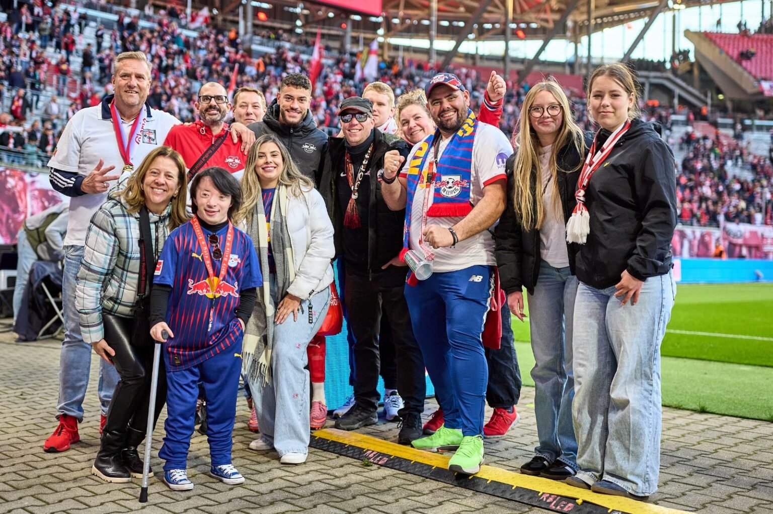 🇧🇷 „Tamo junto, Brasil! Red Bull Bragantino-Fans erobern Leipzig – Ein unvergessliches Fußball-Abenteuer in der Red Bull Arena!“ 🏟️🔥