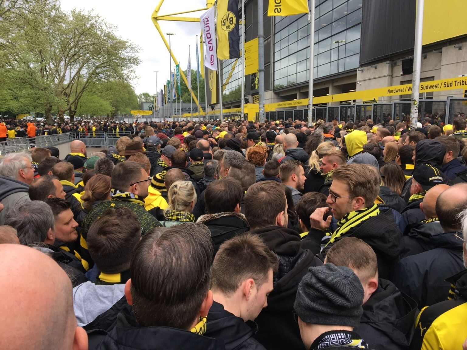 Dunkle Wolken über dem Signal Iduna Park: Rätselhafte Tragödie erschüttert die Schwarz-Gelben bis ins Mark