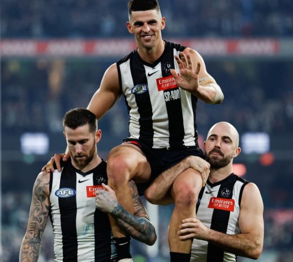 Collingwood re-signs veteran quartet including Scott Pendlebury