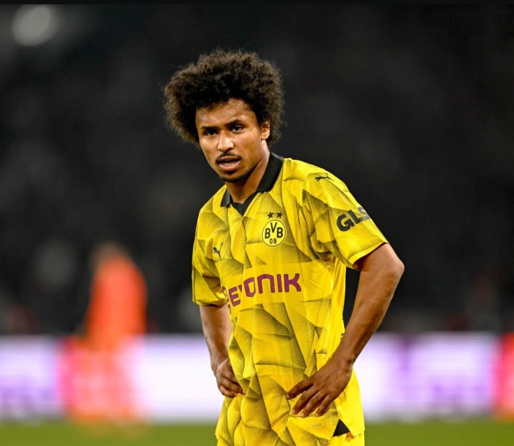 In einer spektakulären Wendung nur wenige Stunden vor dem Bundesliga-Gipfel gegen den FC Bayern München hat Borussia Dortmund überraschend Karim Adeyemi und zwei weitere Schlüsselspieler gestrichen, nachdem es am Freitagabend während einer geschlossenen