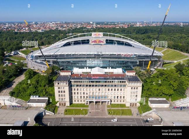 Leipzig kündigt Millionenrenovierung des Stadions an – Ein neues Kapitel im modernen Fußball