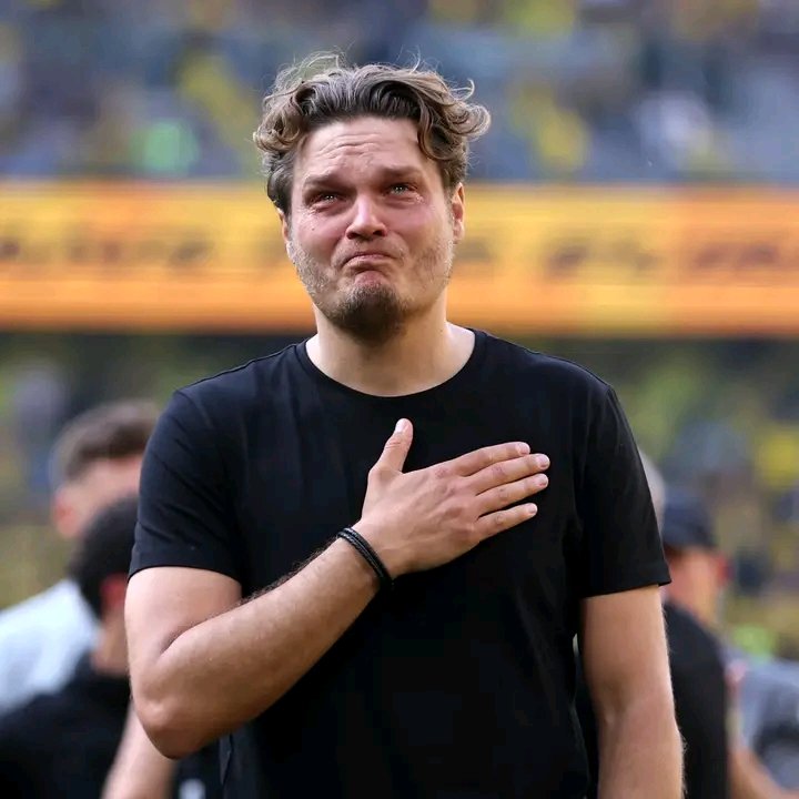 Ganze Stadt. Ganze Südtribüne. Ganz Borussia Dortmund steht hinter Edin Terzić. 🖤💛 Kerzen, Fahnen, Stimmen voller Kraft für einen Trainer mit echtem BVB-Herz. Ein Kämpfer. Ein Vorbild. Einer uns. Wir glauben an dich, Edin – heute und…Die ganze Geschichte lesen ⬇️…….