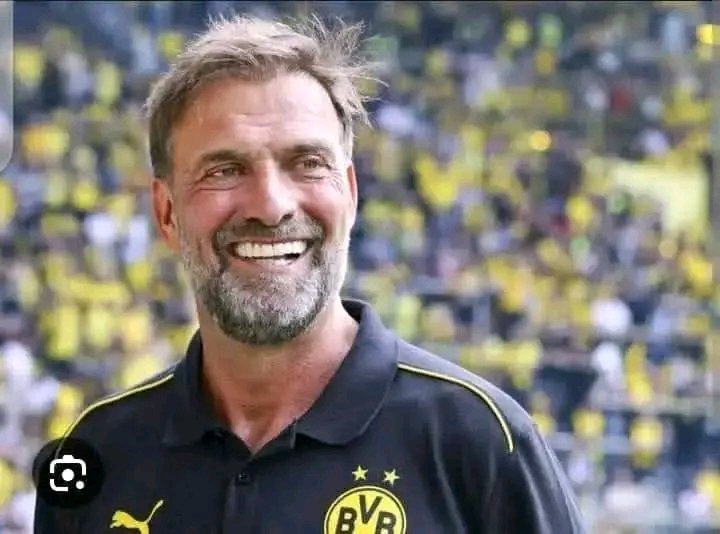 ❤️ HISTORIC KLopp COMEBACK SHOCKS GERMANY! ❤️ Fußballwelt bebt: Jürgen Klopp kehrt triumphal zu Borussia Dortmund zurück! Nach seinem emotionalen Abschied in Liverpool erfüllt der Kulttrainer die legendäre Südtribüne mit Jubel, Tränen und grenzenloser Euphorie. Fans feiern, Experten staunen, und die Bundesliga erlebt ein Comeback, das Rekorde brechen könnte. Mit Herzblut, Leidenschaft und unbändigem Willen bringt Klopp nicht nur Titelhoffnungen, sondern auch die Chance auf eine strahlende neue Ära in Schwarz-Gelb zurück!