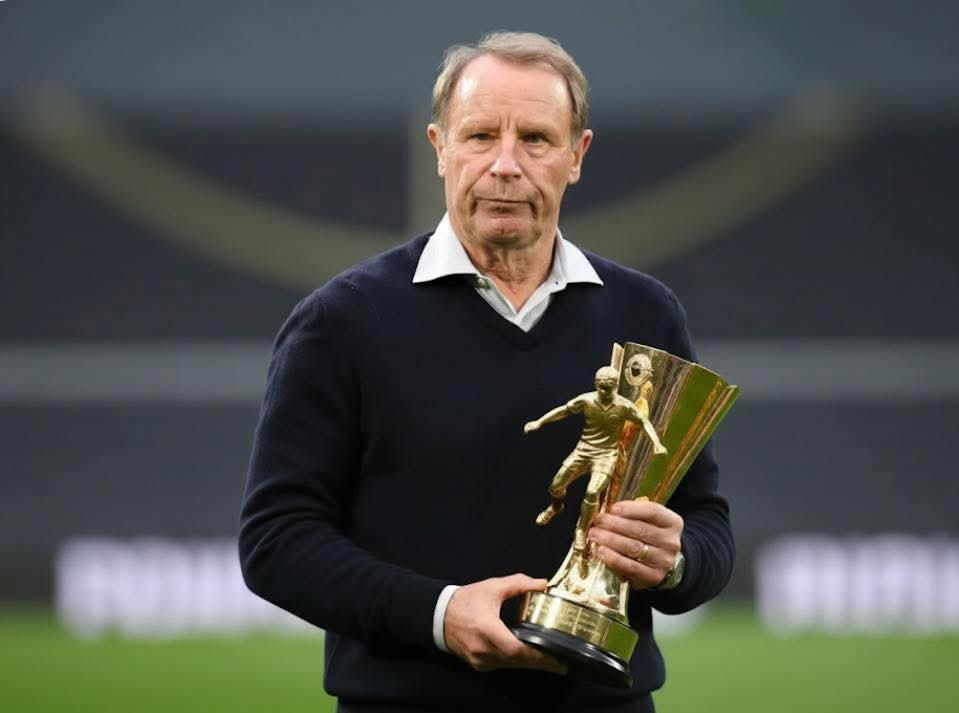 🏆 Berti Vogts Geehrt: Fußballlegende Erhält Lifetime Achievement Award in Mönchengladbach