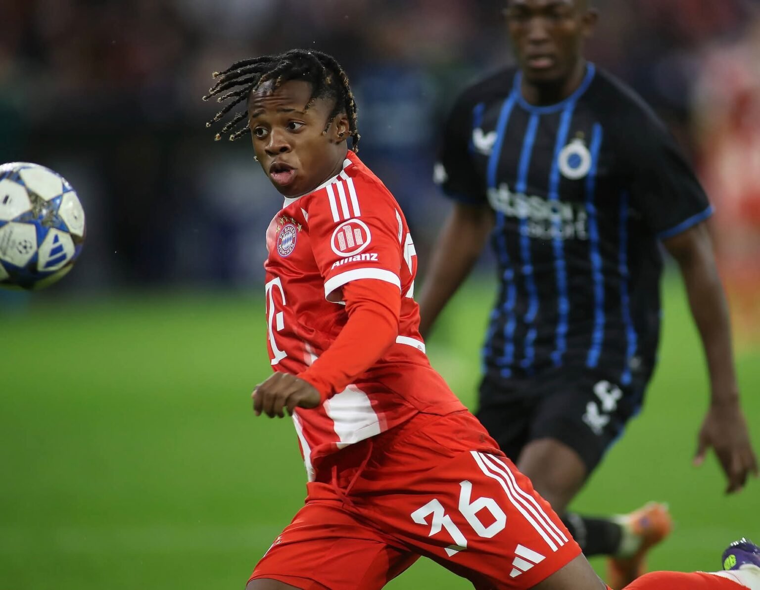 🚨 Offiziell: Wisdom Mike unterschreibt Profivertrag beim FC Bayern bis 2029!