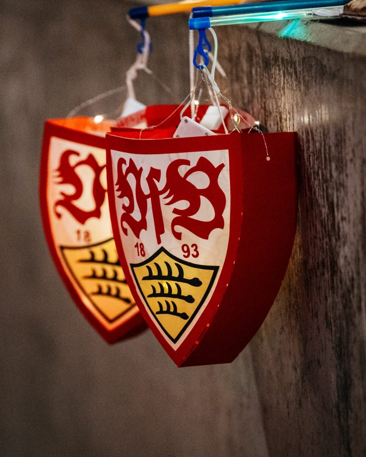 ✨ Tausend Lichter, tausend lachende Gesichter – Der VfB-Laternenumzug begeistert Groß und Klein! ❤️🤍