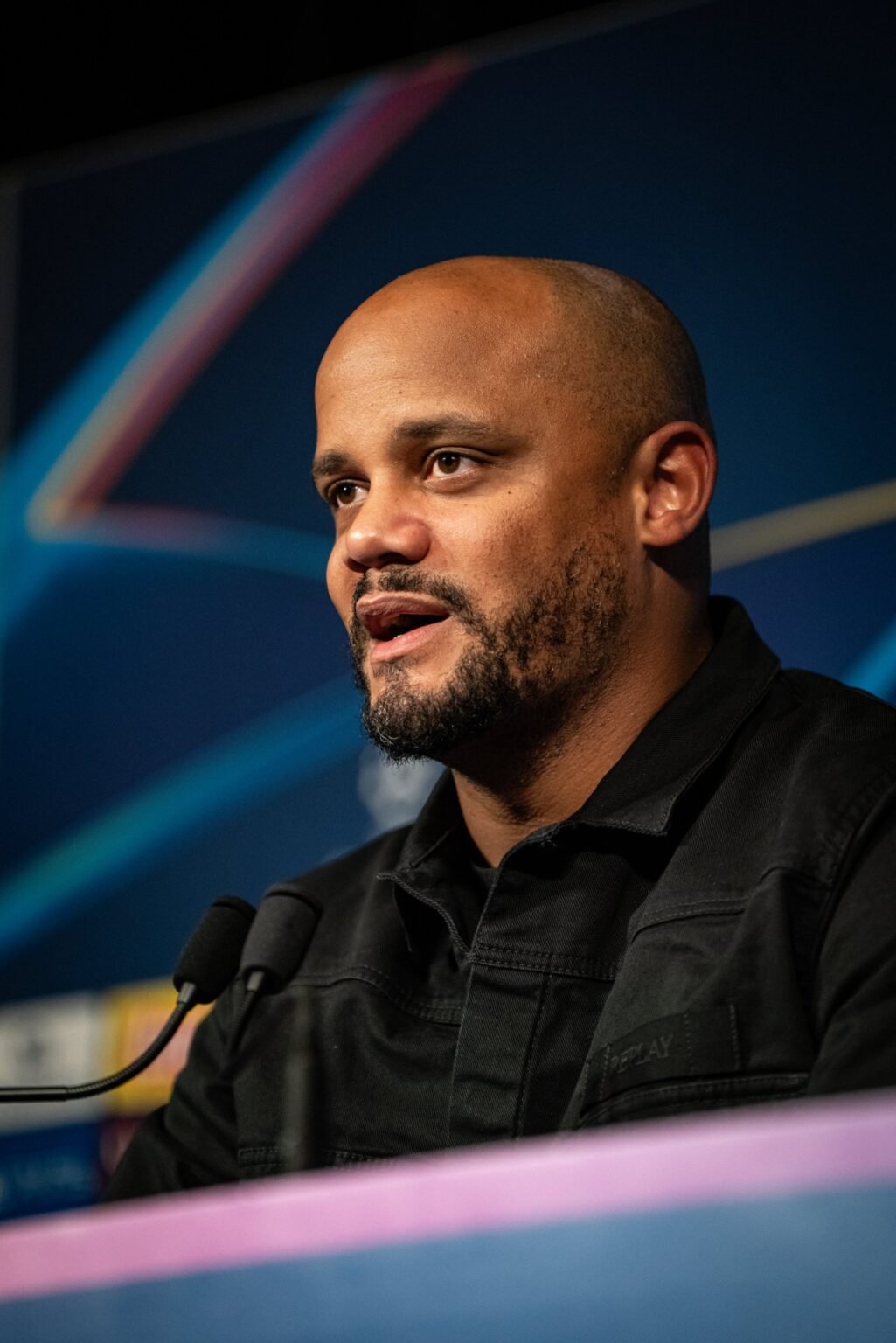 ๐ฃ๏ธ ๐๐ผ๐ฎ๐ฐ๐ต ๐๐ผ๐บ๐ฝ๐ฎ๐ป๐ ๐ฎ๐ฏ๐ฒ๐ฟ ๐ฑ๐ฒ๐ฟ ๐๐ถ๐ป๐ฒ-๐จ๐ฝ ๐ณ๐ฬ๐ฟ ๐บ๐ผ๐ฟ๐ด๐ฒ๐ป ๐บ๐ถ๐๐ ๐ป๐ผ๐ฐ๐ต ๐ป๐ถ๐ฐ๐ต๐ ๐ณ๐ฒ๐ฟ๐๐ถ๐ด ๐ฌ โEs gibt immer รberlegungen, wer in einem solchen Spiel wichtig sein kรถnnte. Die endgรผltige Entscheidung werde ich morgen frรผh treffen. Momentan ist es zu 90 Prozent sicher โ am Spieltag wird es zu 100 Prozent festgelegt.โ