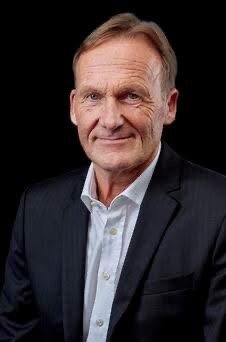 Herzlichen Glückwunsch zur Wahl von Hans-Joachim Watzke als neuer Präsident von Borussia Dortmund! Deine Leidenschaft, dein Engagement und deine langjährige Verbundenheit mit dem Verein sind inspirierend. Wir freuen uns sehr, dass du diese entscheidende Rolle übernimmst und den BVB in eine erfolgreiche Zukunft führen wirst. Mit dir an der Spitze erwarten wir frische Impulse, sportlichen Erfolg und einen starken Zusammenhalt. Vielen Dank für dein Vertrauen und dein Herzblut für Schwarz-Gelb! Wir stehen geschlossen hinter dir und begleiten dich mit Begeisterung.
