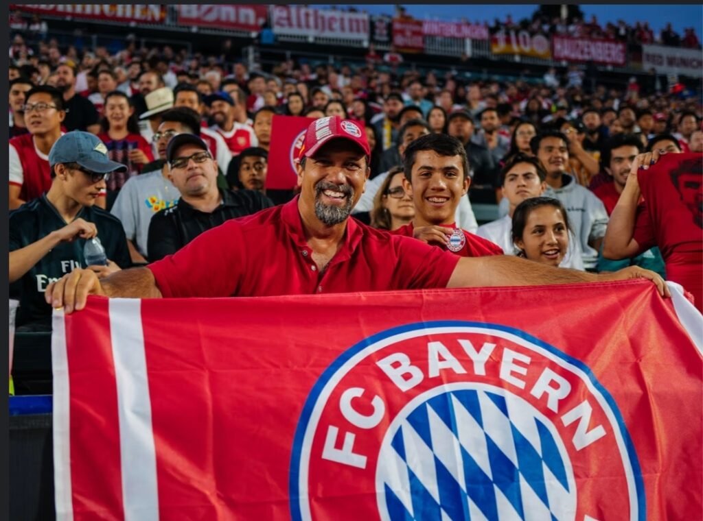 UEFA-Ehre für die Bayern! Die Fans des FC Bayern München wurden offiziell als die beste Fangruppe Europas ausgezeichnet. Die UEFA lobte ihre Leidenschaft, Fairness und Loyalität – ein wahres Zeichen echter Fußballkultur. Der Verein und die Spieler bedankten sich bei ihren Anhängern für ihre… Alle Details finden Sie über den Link ⬇️