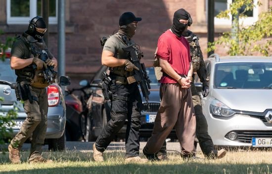 Schock und Bestürzung in München: Unglaubliches Ereignis – Bayern-Star Harry Kane wird von der Münchner Polizei festgenommen, nachdem Berichte über den sexuellen Übergriff auf ein 13-jähriges Mädchen eingegangen sind.Schock und Bestürzung in München: Unglaubliches Ereignis – Bayern-Star Harry Kane wird von der Münchner Polizei festgenommen, nachdem Berichte über den sexuellen Übergriff auf ein 13-jähriges Mädchen eingegangen sind.