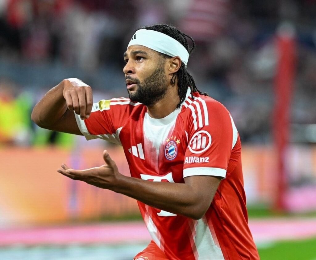 🚨 Bayern führt Gespräche über einen neuen Vertrag mit Serge Gnabry, Verhandlungen laufen positiv. Direktor Max Eberl: „Wir versuchen, eine Lösung im Rahmen des Budgets zu finden. Die Verhandlungen laufen.“ 12 Tore/Vorlagen in 12 Spielen in dieser Saison für Gnabry bei Bayern. ❤️🤍