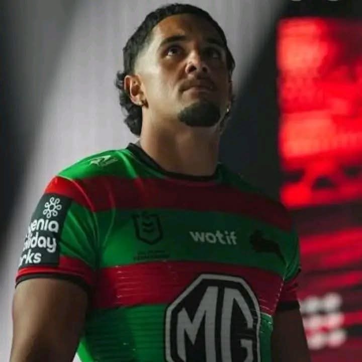 Die Parramatta Eels haben ihre Bemühungen um den NSW-Forward Keaon Koloamatangi deutlich verstärkt, indem sie ein gewaltiges Angebot vorgelegt haben – einen Vierjahresvertrag im siebenstelligen Bereich pro Saison –, um ihn für die NRL-Saison 2027 zum Club zu holen. Ein solcher Deal würde …