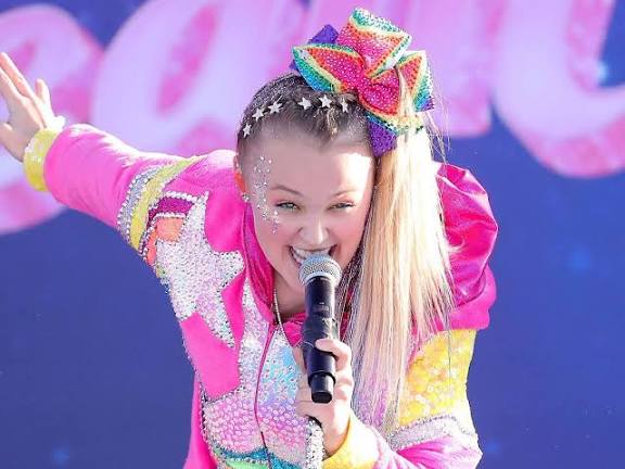 JoJo Siwa Stuns Fans with $2,600 Cartier Ring — Chris Hughes Pulls Out All the Stops!