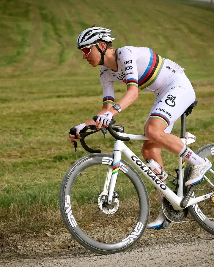 L’histoire du cyclisme est jalonnée de moments qui transcendent le sport lui-même, mais certains instants..
